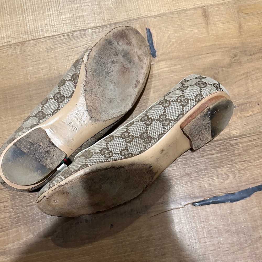 Gucci Women's Tan and Brown Ballet Flats with Red and Green BowAccents - Picture 11 of 11